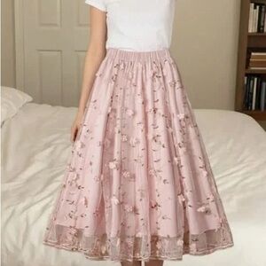 Chic Floral A-Line Skirt in Soft Pink